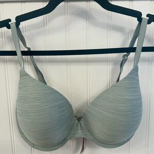 Victoria’s Secret Elegant Women's Mint Green Intimate Bra in Light Gray 36D